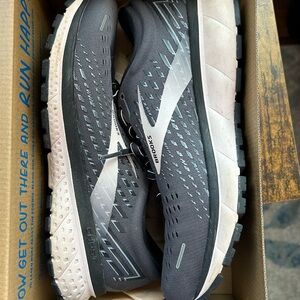 Women’s ghost 13 brooks size 8.5 wide